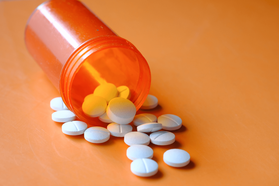 Plastična steklenička s tabletami antibiotikov